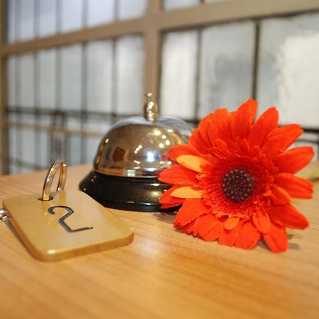 Hostal Avenida Мадрид Екстериор снимка