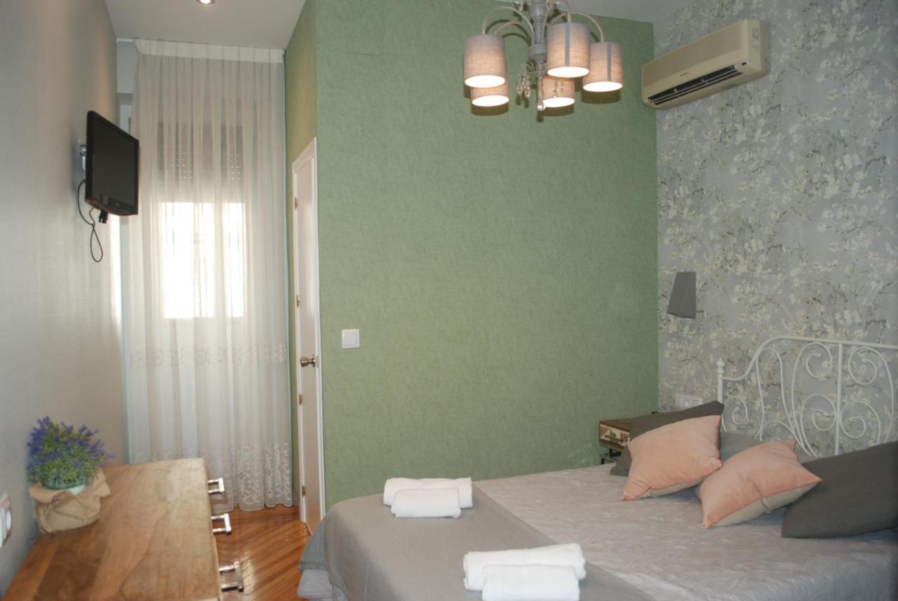 Hostal Avenida Мадрид Екстериор снимка