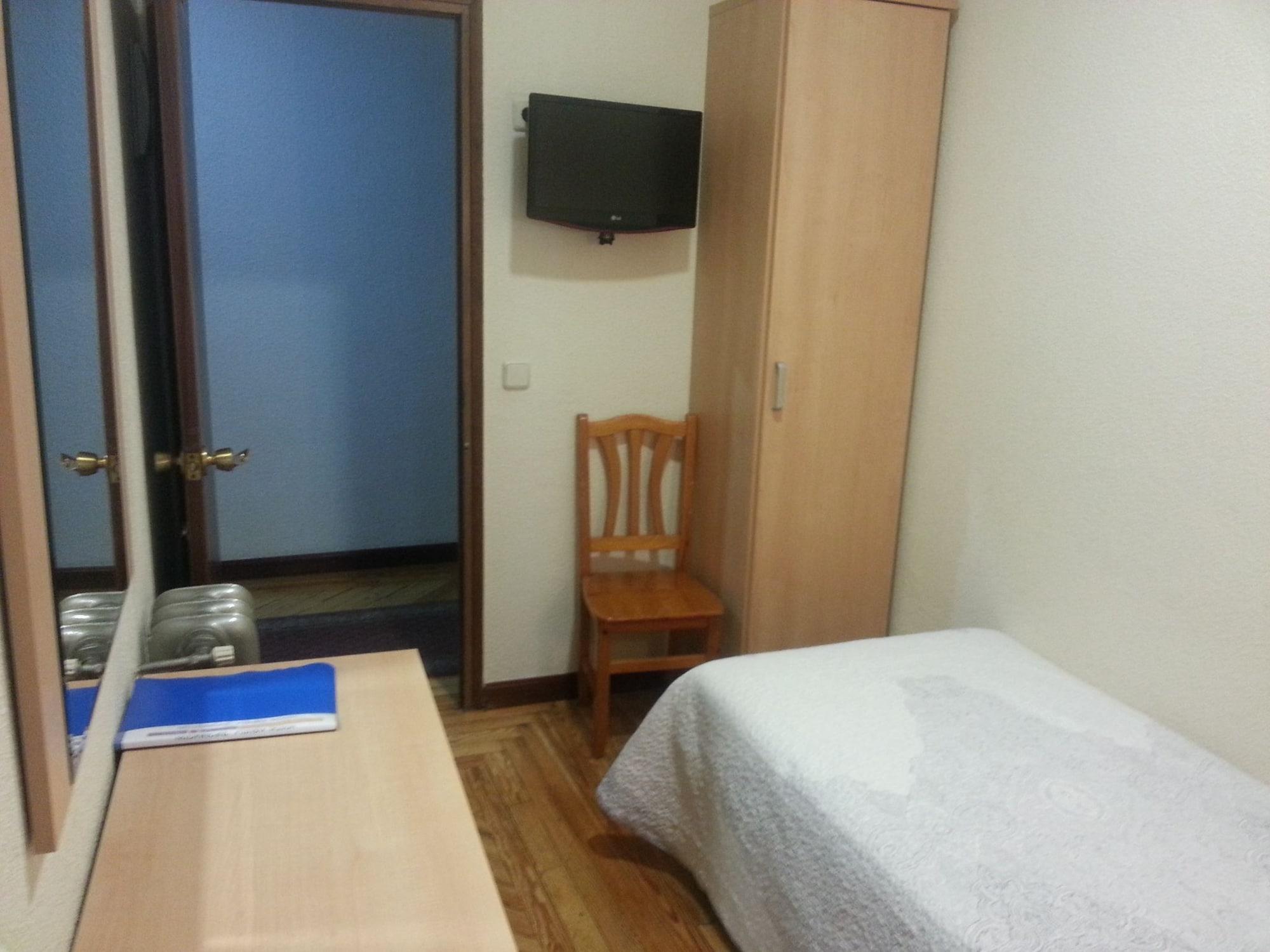 Hostal Avenida Мадрид Екстериор снимка