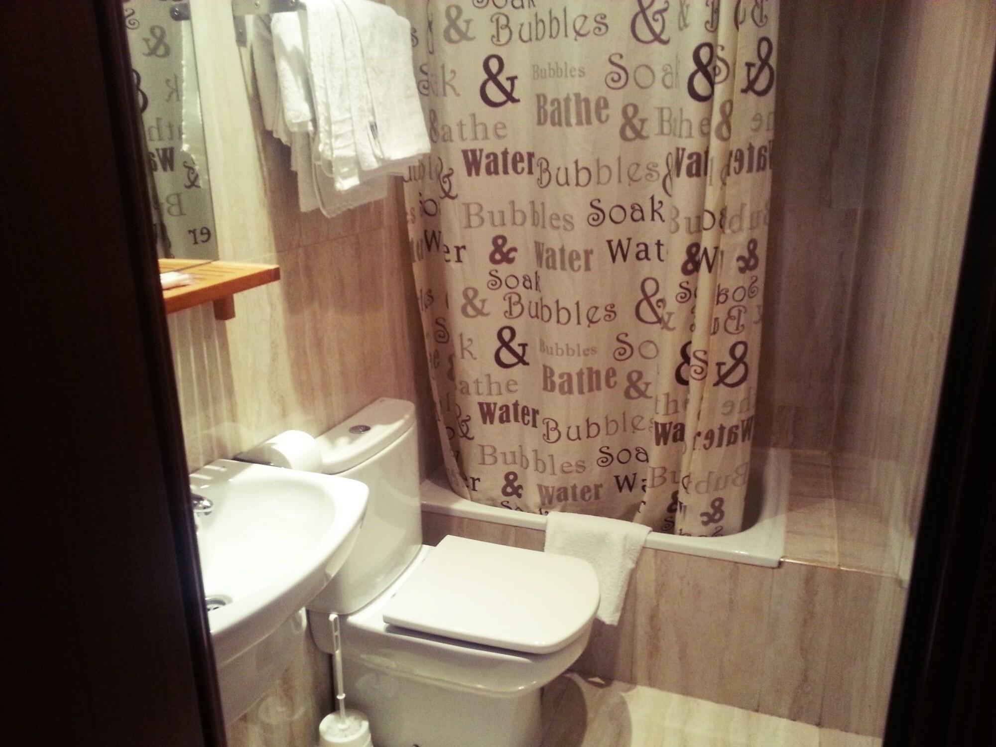 Hostal Avenida Мадрид Екстериор снимка