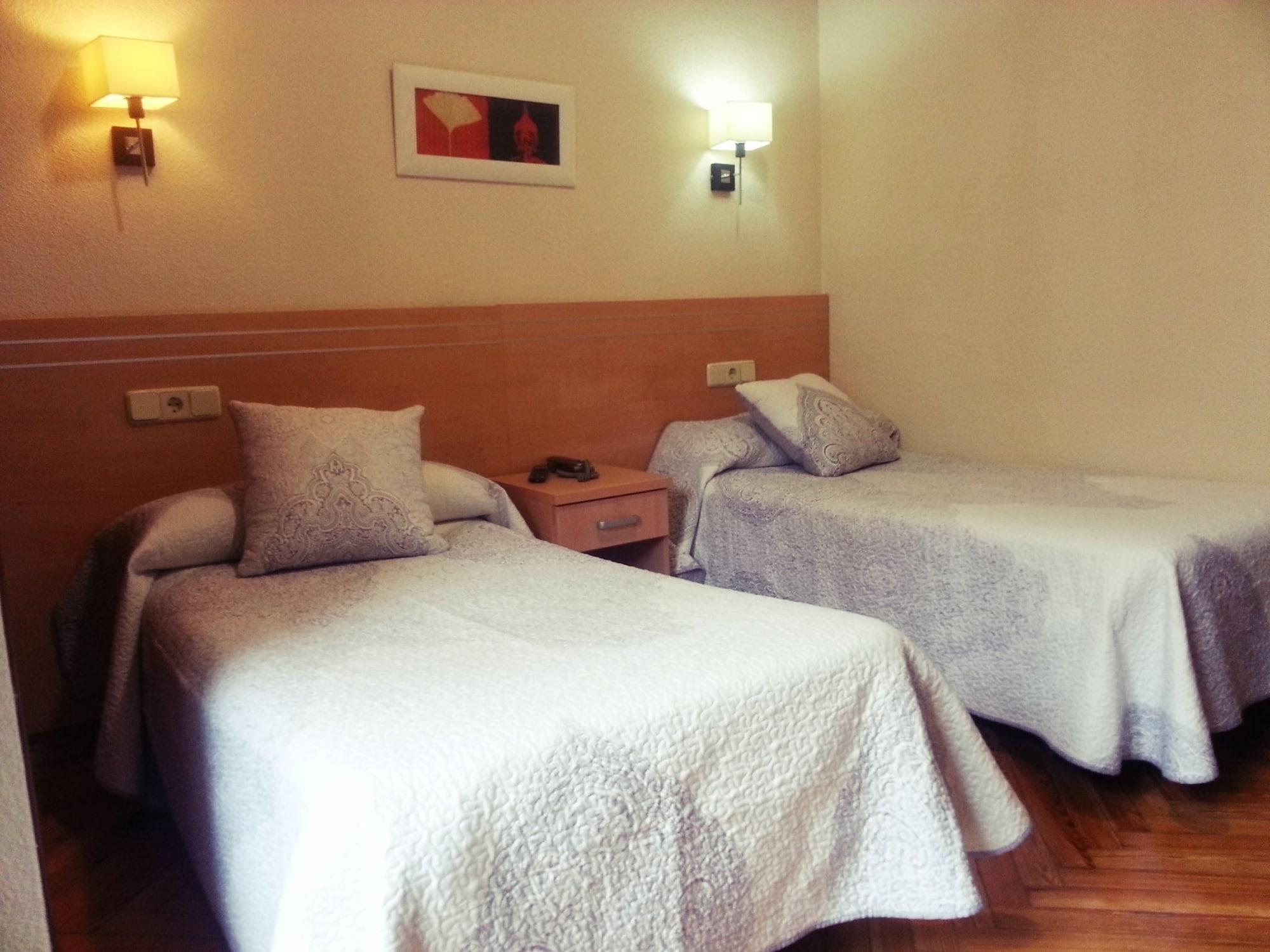 Hostal Avenida Мадрид Екстериор снимка