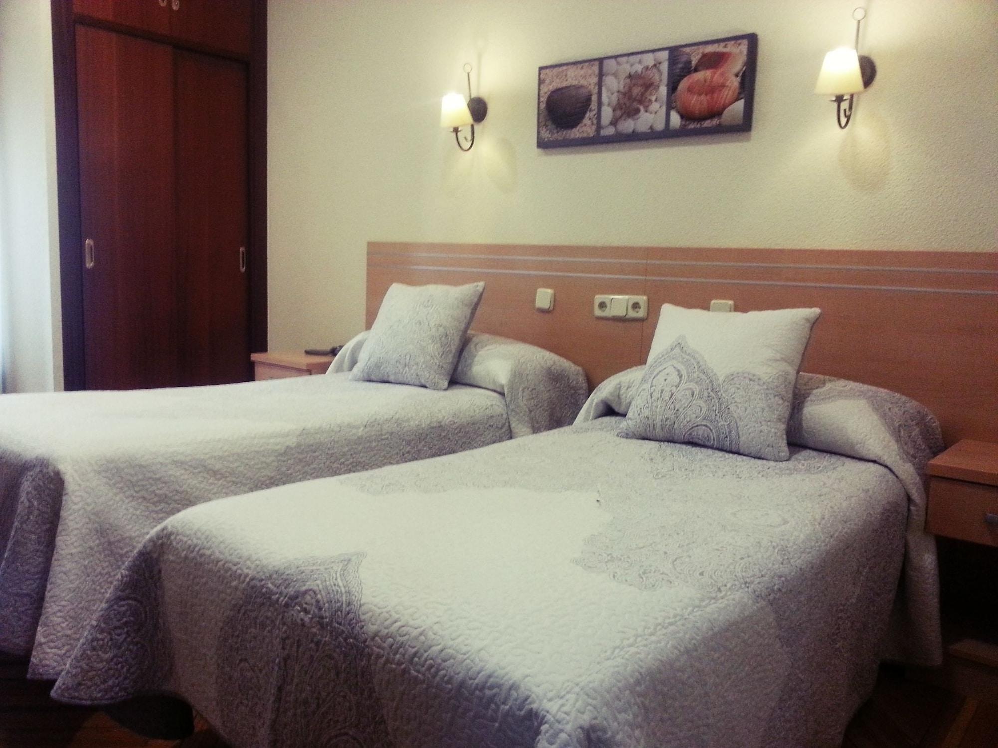 Hostal Avenida Мадрид Екстериор снимка