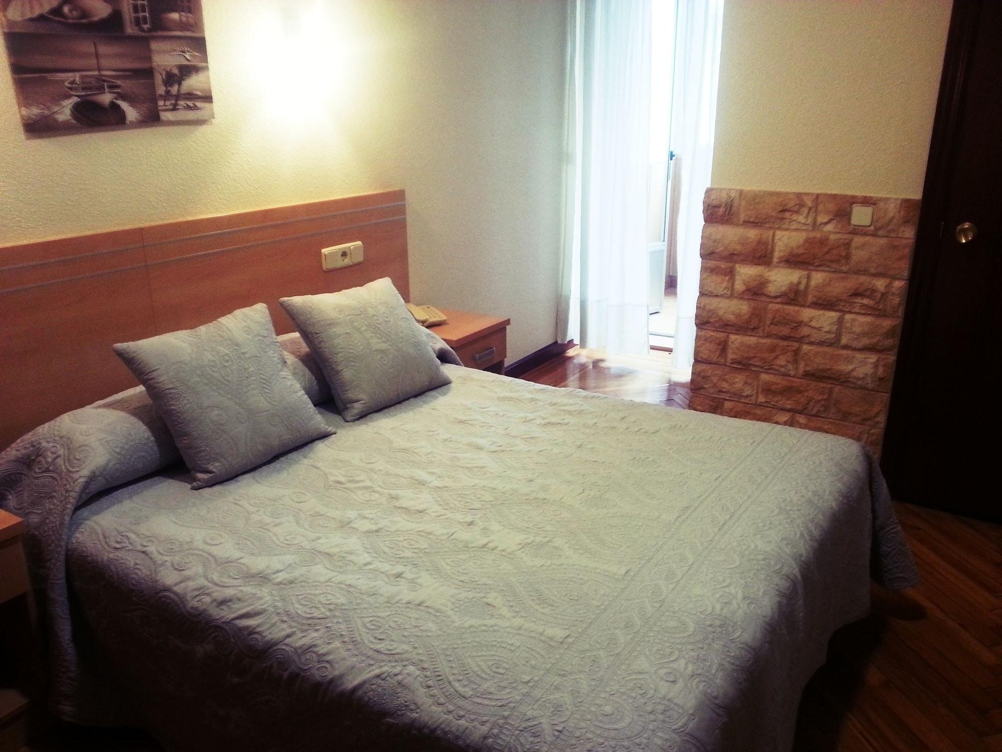 Hostal Avenida Мадрид Екстериор снимка