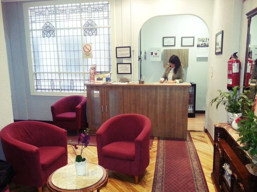 Hostal Avenida Мадрид Екстериор снимка