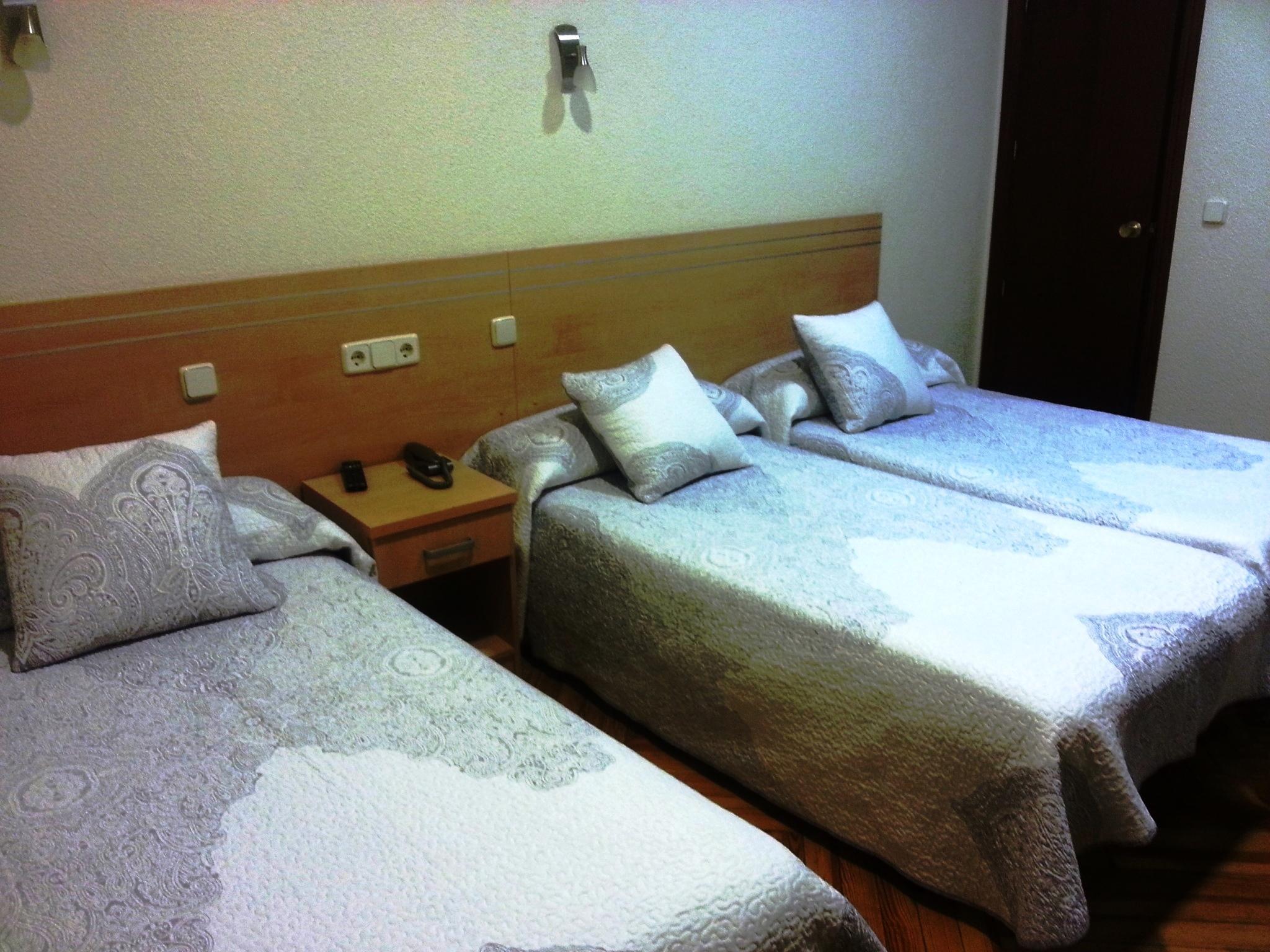Hostal Avenida Мадрид Екстериор снимка