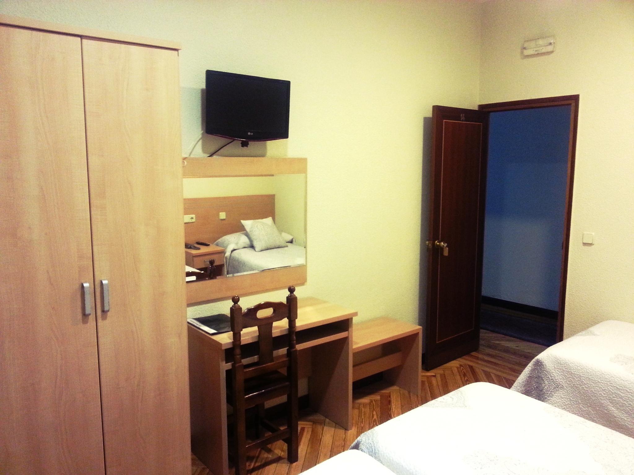 Hostal Avenida Мадрид Екстериор снимка