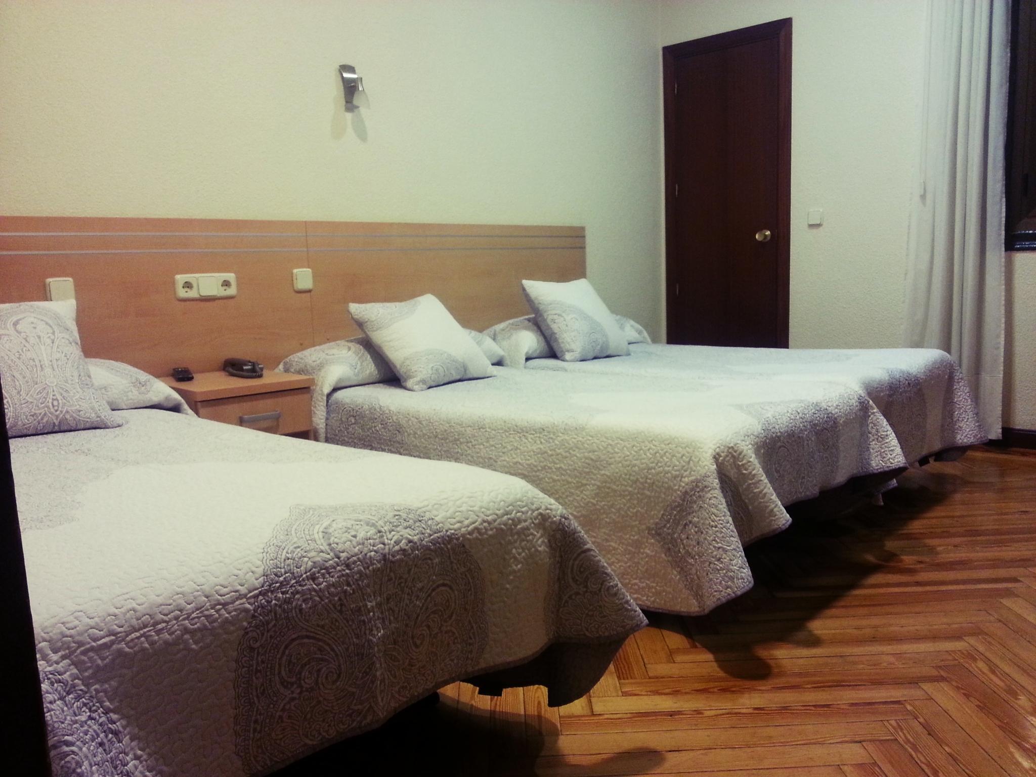Hostal Avenida Мадрид Екстериор снимка