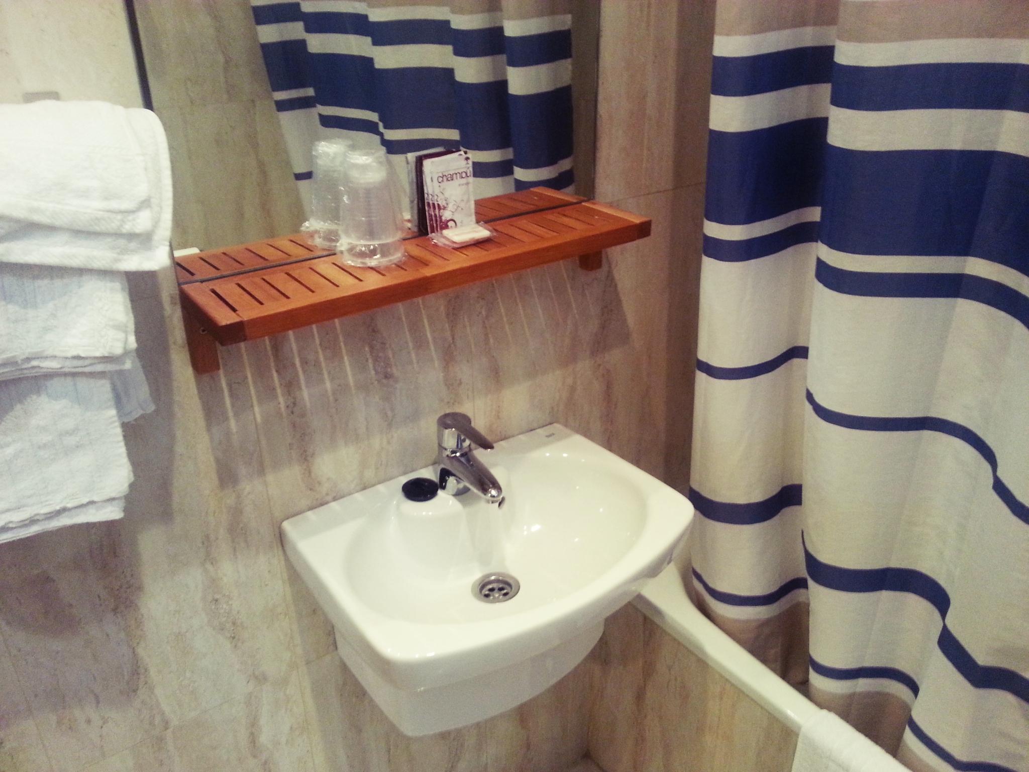 Hostal Avenida Мадрид Екстериор снимка