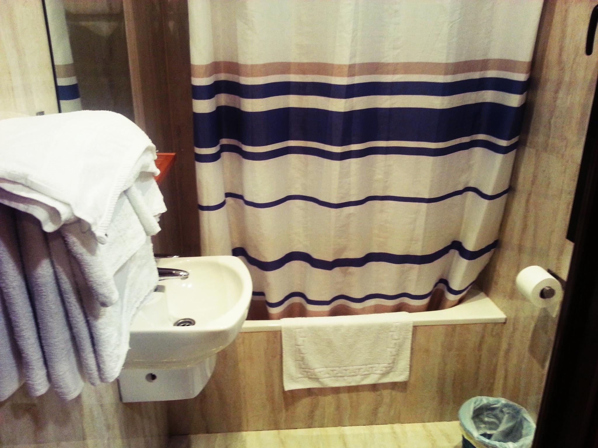 Hostal Avenida Мадрид Екстериор снимка