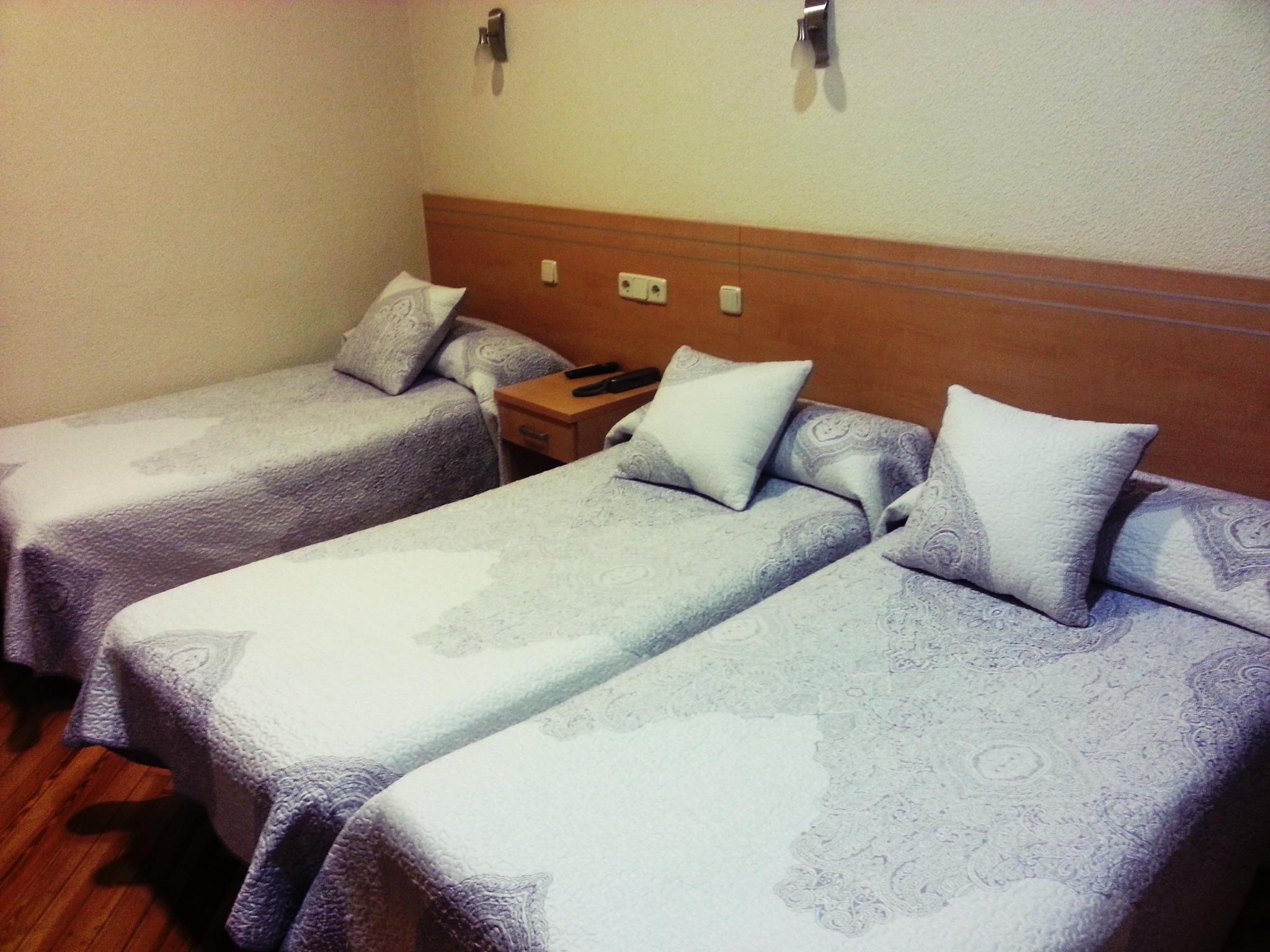 Hostal Avenida Мадрид Екстериор снимка