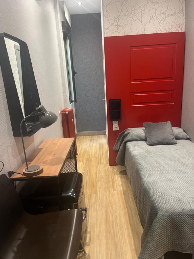 Hostal Avenida Мадрид Екстериор снимка