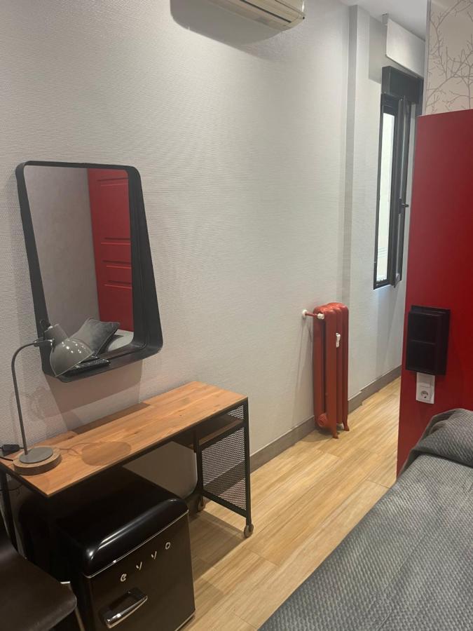 Hostal Avenida Мадрид Екстериор снимка
